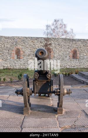 Cannone antica su ruote. Il castello di Dubno. L'Ucraina Foto Stock