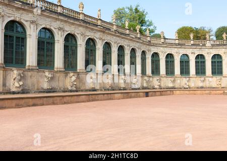 Dresda, Germania - 23 settembre 2020 : Palazzo Zwinger barocco del XVIII secolo, vista della galleria Long Foto Stock