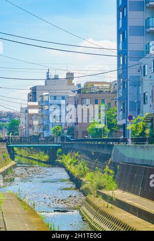 Città e cielo blu di Yokohama Tenno-cho. Luogo di tiro: Yokohama-città prefettura di kanagawa Foto Stock