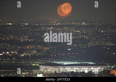 Spettacolo di fuochi d'artificio Chofu visibile dalla Torre dei luoghi di interesse di Yokohama. Luogo di ripresa: Yokohama-città prefettura di kanagawa Foto Stock