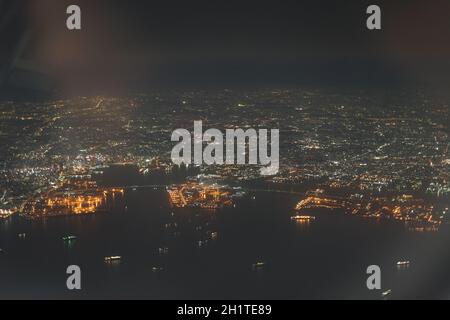 Vista notturna di Yokohama visto da un aereo. Luogo di ripresa: Yokohama-città prefettura di kanagawa Foto Stock