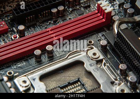 Dettaglio della memoria RAM dimm in una scheda madre all'interno di a. pc Foto Stock