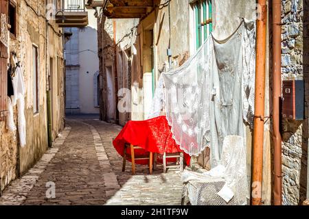 Street scene nel villaggio di Lefkara famosa per i suoi merletti e artigianato d'argento. Distretto di Larnaca, Cipro Foto Stock
