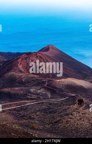 Cono di cenere di Vulcano Teneguia nell'isola di la Palma, una delle Isole Canarie, nella zona del vulcano Cumbre Vieja Foto Stock