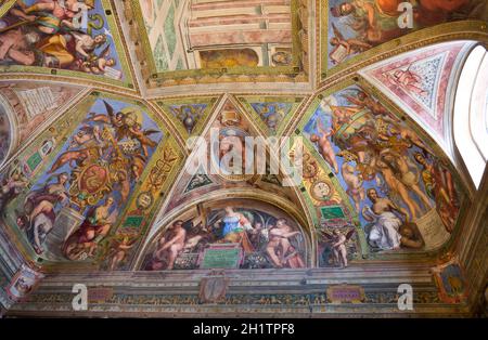 Vaticano,Italia-Aprile 04,2014: Splendidi affreschi del soffitto Musei Vaticani, nei pressi del XV secolo Foto Stock