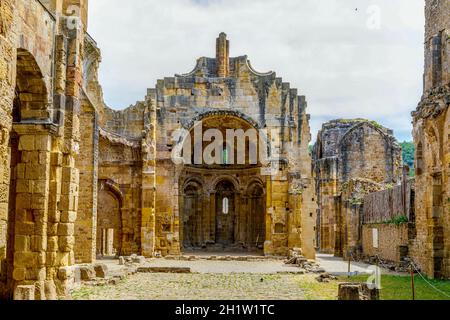 Rovine del nono secolo abbazia benedettina di Notre Dame nel villaggio di Alet les Bains in Aude Francia Foto Stock