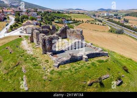Il castello medievale di Tiebas in Navarra (Spagna) Foto Stock