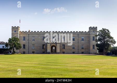 Syon House è la residenza di Londra occidentale del Duca di Northumberland. Si trova all'interno del Syon Park di 200 acri, nel London Borough di Hounslow. Foto Stock
