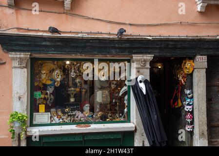 maschere di carnevale negozio a Venezia, Italia Foto Stock