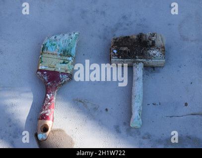 Il vecchio olio essiccato spazzola. Il vecchio cose inutili. Foto Stock