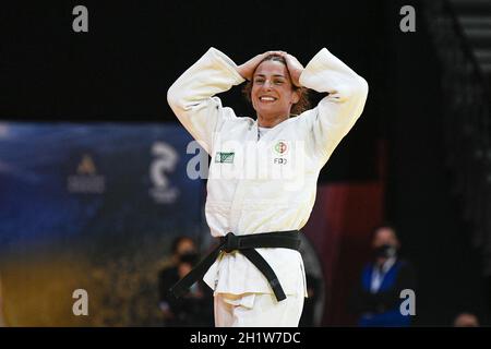 Donna -63 kg, la medaglia d'oro di Barbara TIMO del Portogallo festeggia durante l'evento Paris Grand Slam 2021, Judo il 16 ottobre 2021 presso l'AccorHotels Arena di Parigi, Francia. Foto di Victor Joly/ABACAPRESS.COM Foto Stock