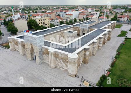 Sultanhani Caravanserai si trova nel quartiere Sultanhani di Aksaray. Caravanserai fu costruito nel periodo Anatoliano Seljuk. Aksaray, Turchia. Foto Stock