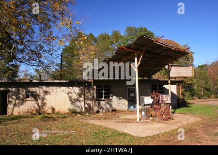 Stazione di benzina abbandonata, Texas orientale rurale Foto Stock