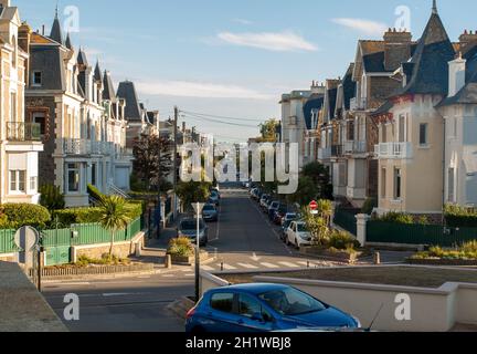 Saint-Malo, Francia - 16 settembre 2018: Strada a St Malo, Bretagna, Francia Foto Stock