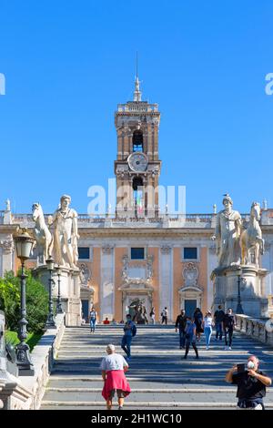 Roma, Italia - 8 ottobre 2020: Campidoglio su Piazza del Campidoglio progettato da Michelangelo, Michelangelo Capitolino e Palac Senatoriale Foto Stock