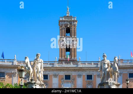 Roma, Italia - 8 ottobre 2020: Campidoglio su Piazza del Campidoglio progettato da Michelangelo, Palazzo Senatoriale (Palazzo Senatorio) Foto Stock