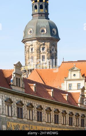 Dresda, Germania - 23 settembre 2020 : Processione dei principi, grande murale di una processione montata dei governanti della Sassonia. Si trova sulla parte esterna Foto Stock