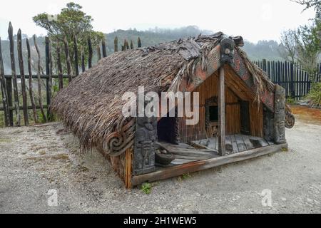 Casa Maori tradizionale visto in Nuova Zelanda Foto Stock