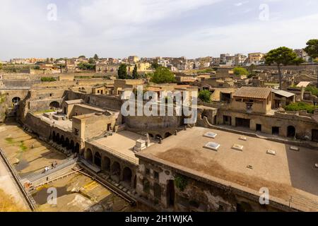 Ercolano, Campania, Italia - 29 giugno 2021: Rovine di un'antica città distrutta dall'eruzione del Vesuvio nel 79 d.C. nei pressi di Napoli, Archaeo Foto Stock