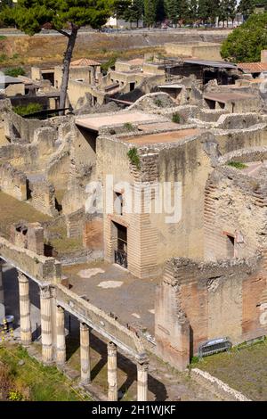 Ercolano, Campania, Italia - 29 giugno 2021: Rovine di un'antica città distrutta dall'eruzione del Vesuvio nel 79 d.C. nei pressi di Napoli, Archaeo Foto Stock