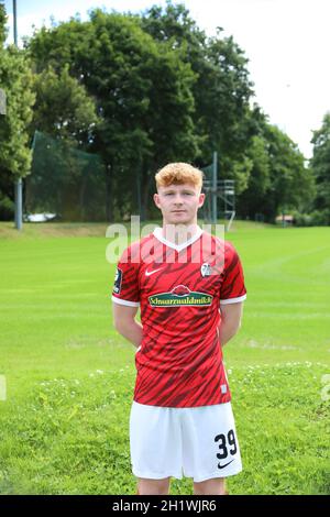 Wagner Robert (SC Friburgo II U23) beim Mannschaftsfoto SC Friburgo II - Saison 2021/22 Foto Stock