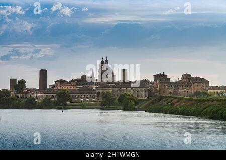 Mantova, Italia. 13 luglio 2021. Una vista panoramica della città Foto Stock