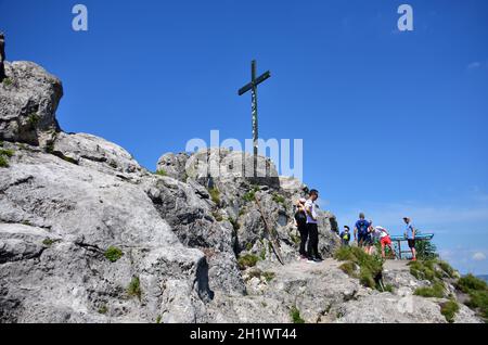 Gipfelkreuz auf dem Nockstein in der Nähe der Stadt Salzburg, Österreich, Europa - Croce di vertice sul Nockstein vicino alla città di Salisburgo, Austria, E. Foto Stock