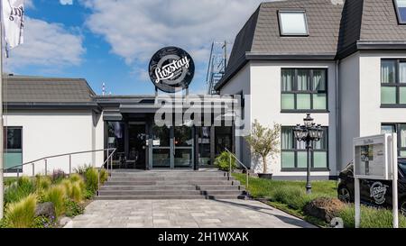 KARBEN, GERMANIA - 2020-05-26: LUXSTAY HOTEL concetto moderno per un servizio in camera semplice vicino Francoforte sul meno Germania. Foto Stock