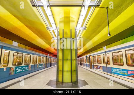 Monaco di Baviera, Germania - 16 novembre 2014: Stazione della metropolitana Candidplatz a Monaco di Baviera, Germania. Foto Stock