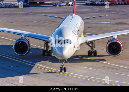 New York City, New York - 27 febbraio 2020: Aereo Virgin Atlantic Airbus A350-1000 all'aeroporto JFK di New York negli Stati Uniti. Foto Stock