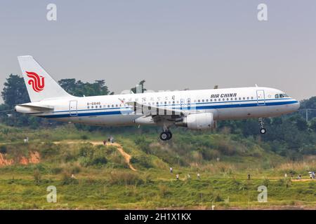 Chengdu, Cina - 22 settembre 2019: Aereo Air China Airbus A320 all'aeroporto di Chengdu Shuangliu (CTU) in Cina. Foto Stock