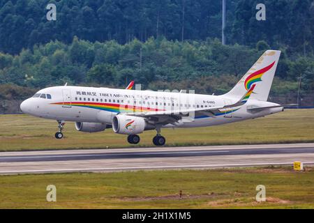 Chengdu, Cina - 22 settembre 2019: Aereo Tibet Airlines Airbus A319 all'aeroporto di Chengdu Shuangliu (CTU) in Cina. Foto Stock