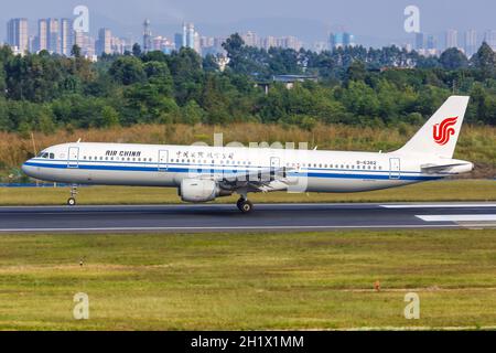 Chengdu, Cina - 22 settembre 2019: Aereo Air China Airbus A321 all'aeroporto di Chengdu Shuangliu (CTU) in Cina. Foto Stock
