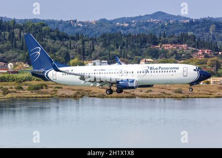 Corfù, Grecia - 19 settembre 2020: Aereo Blue Panorama Airlines Boeing 737-800 all'aeroporto di Corfù (CFU) in Grecia. Foto Stock
