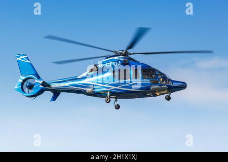 Corfù, Grecia - 19 settembre 2020: Elicottero Eurocopter EC-155B privato all'aeroporto di Corfù (CFU) in Grecia. Foto Stock