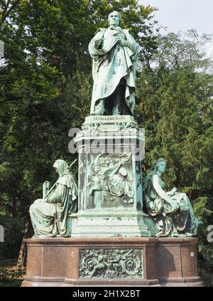 Peter von Cornelius denkmal monumento da Adolf von Donndorf inaugurato nel 1879 a Duesseldorf in Germania Foto Stock