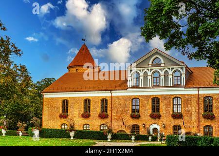 Castello Gotico-rinascimentale Manor House e Giardino Paesaggio di Raudondvaris. Foto Stock