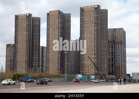 Nur Sultan,Kazakhstan - 28/04/2017:vista moderna di edifici di appartamenti Foto Stock