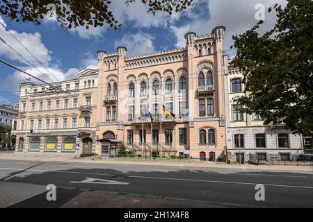Riga, Lettonia. 22 agosto 2021. Vista all'aperto dell'edificio dell'ambasciata tedesca nel centro della città Foto Stock