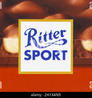 Stoccarda, Germania - 8 marzo 2021: Il logo della società di cioccolato Ritter Sport a Stoccarda, Germania. Foto Stock