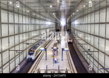 Lipsia, Germania - 19 agosto 2020: Stazione ferroviaria S-Bahn Leipzig City-Tunnel Wilhelm-Leuschner-Platz S Bahn in Germania. Foto Stock