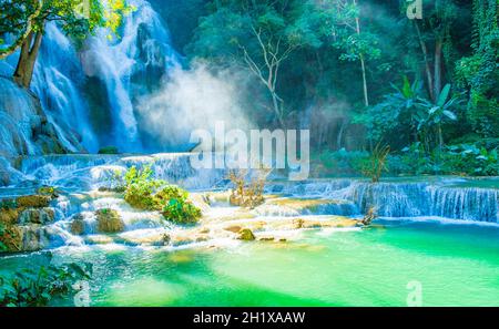 Le cascate più belle del mondo, la cascata turchese Kuang si a Luang Prabang Laos. Foto Stock