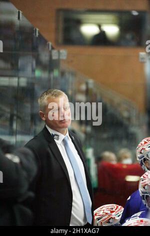 Cheftrainer und Manager Niklas Sundblad (Schwenningen Wildwings) an der Bande beim Eishockkey: Testspiel SERC Wild Wings vs Augsburg Panther Foto Stock