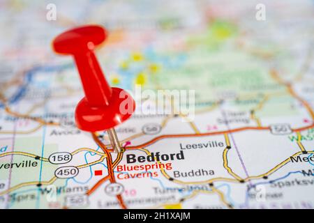 Bangkok, Tailandia, 1 giugno 2020 Bedford, Middlesex County, Massachusetts, mappa stradale con puntino rosso, città negli Stati Uniti d'America USA. Foto Stock