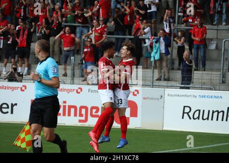 Kevin Schade (SC Friburgo) bejubelt mit Noah Weißhaupt (Friburgo) den umjubelten 1:1 Ausgleich im Spiel der 1. FBL: 21-22: 4. Sptg. SC Friburgo vs 1. Foto Stock