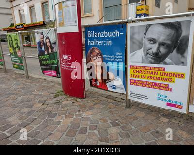 Am Sonntag, 26. Settembre wählt Deutschland einen neuen Bundestag und Bundeskanzler/Bundeskanzlerin. Im Vorfeld der Wahlen zieren derzeit Orte, Gemein Foto Stock