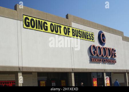 Tyler, TX: Goody's Family Clothing Store con uscire dai cartelli aziendali Foto Stock