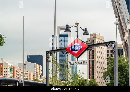 MADRID, SPAGNA - 13 SETTEMBRE 2021: Metropolitana di Madrid alla stazione Plaza de Castilla Foto Stock