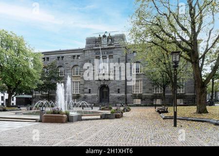 Oslo, Norvegia. Settembre 2021. La vista esterna dell'edificio Norges Bank nel centro della città Foto Stock