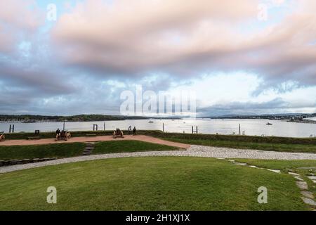 Oslo, Norvegia. Settembre 2021. Vista panoramica del fiordo dal parco della Fortezza di Akershus nel centro della città Foto Stock